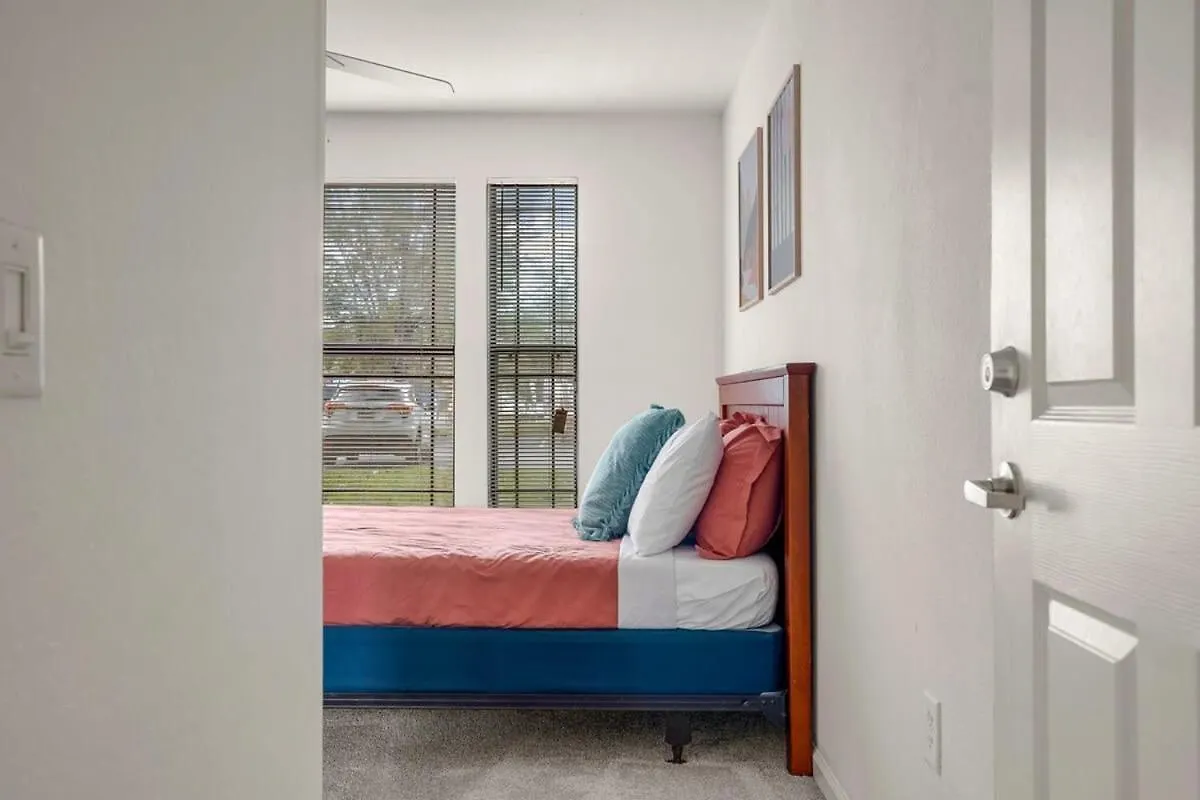 Long Term Stays Allowed Pet Friendly & Pool Tampa Apartment