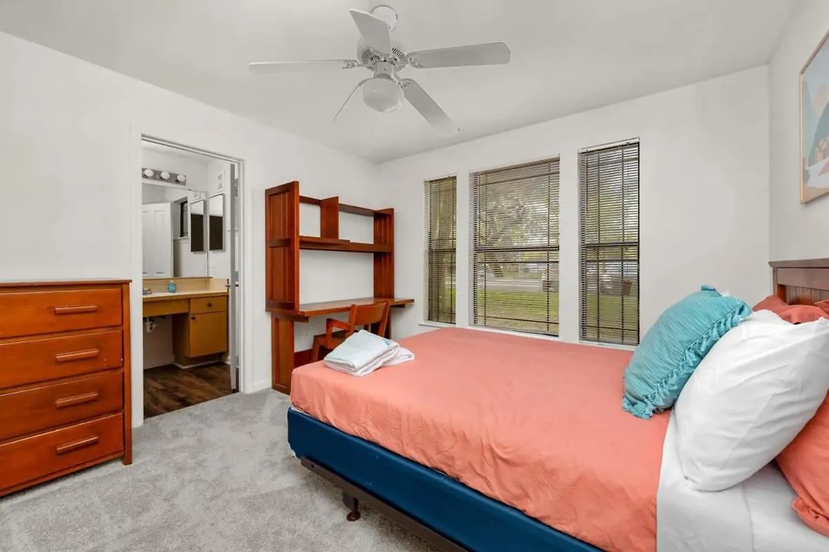 Long Term Stays Allowed Pet Friendly & Pool Tampa