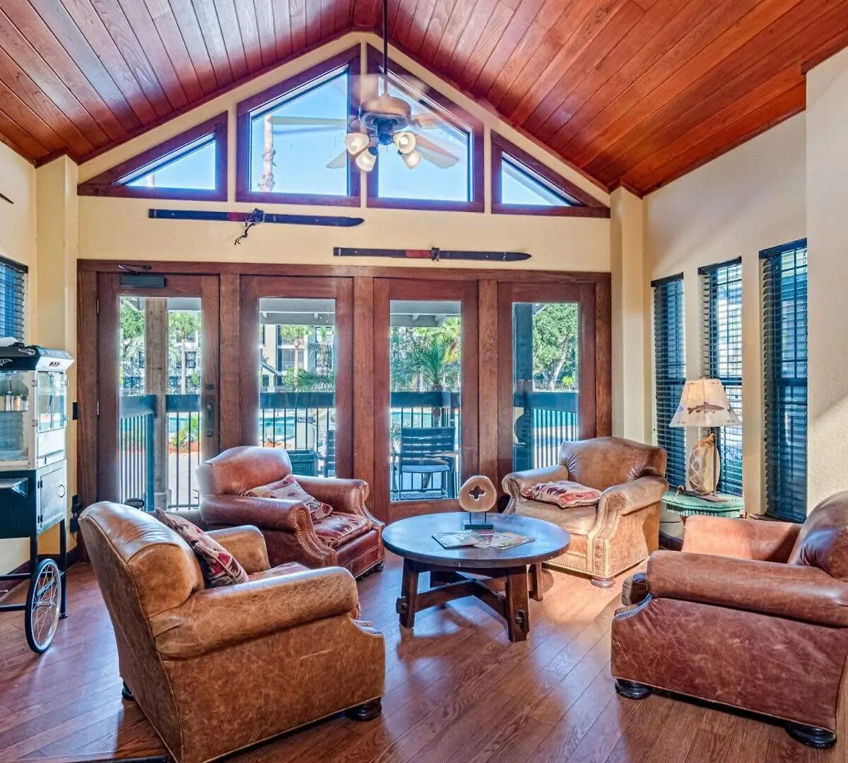 Apartment Long Term Stays Allowed Pet Friendly & Pool Tampa