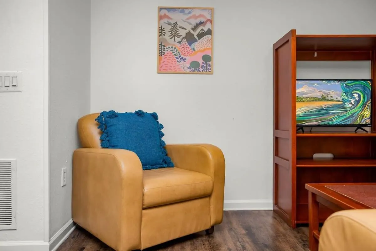 Long Term Stays Allowed Pet Friendly & Pool Tampa